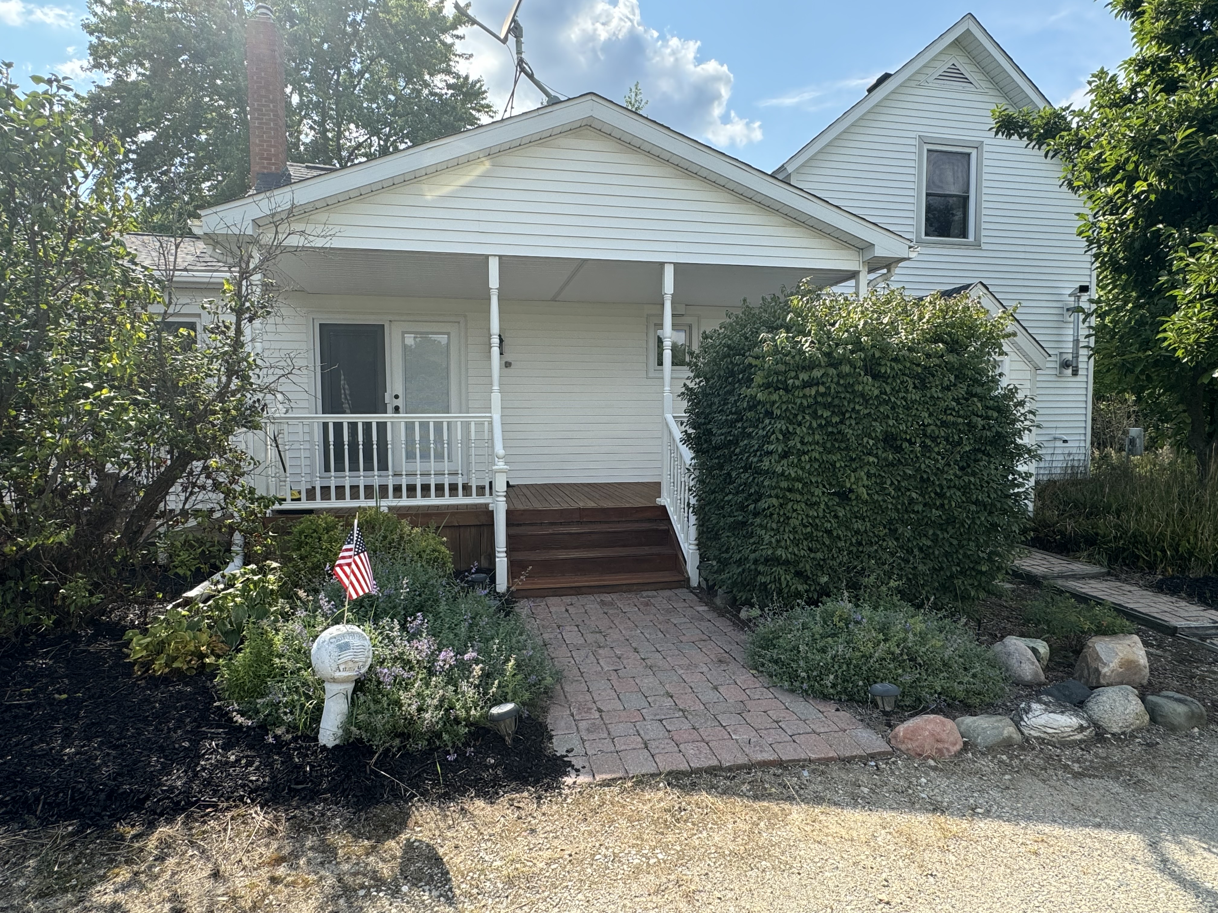 Welcome Home to this beautiful house in the country!